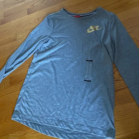 Nike long sleeve NWT - Picture 1 of 4